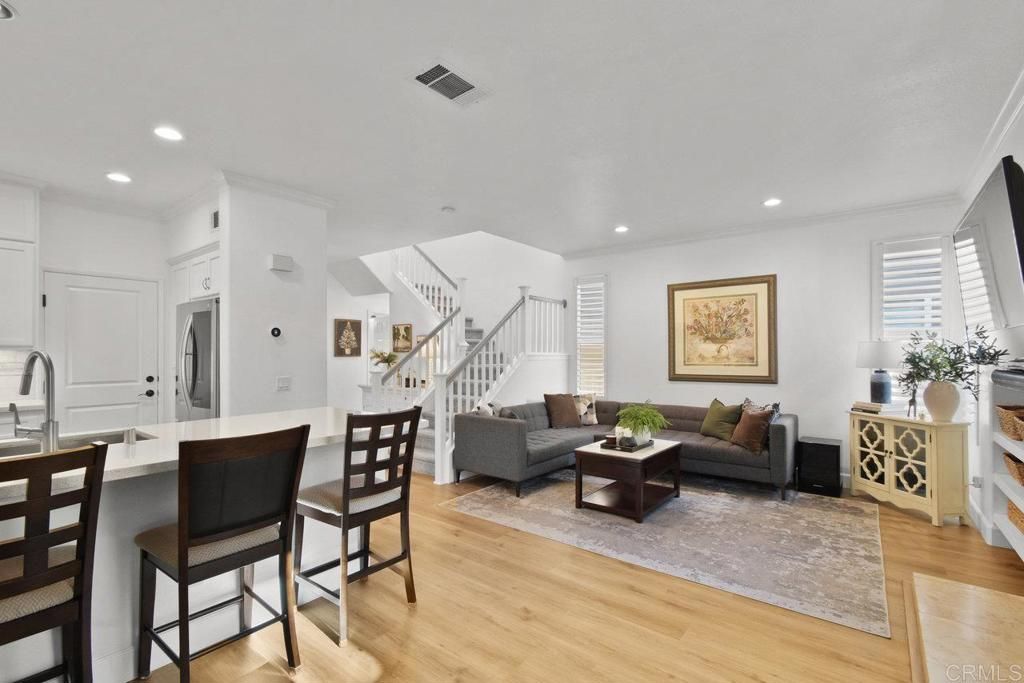 listing image 130728591417585863128