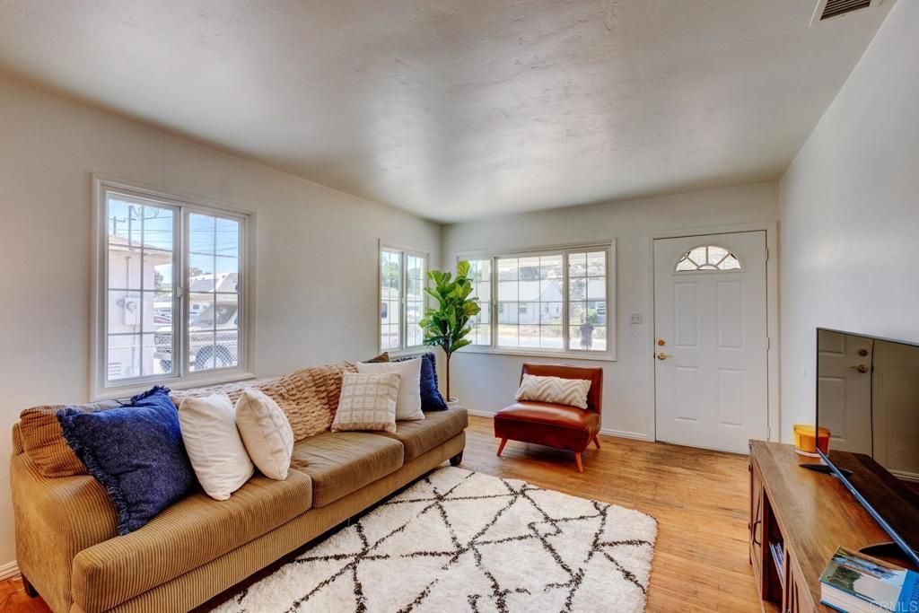 listing image 130726051274429973370