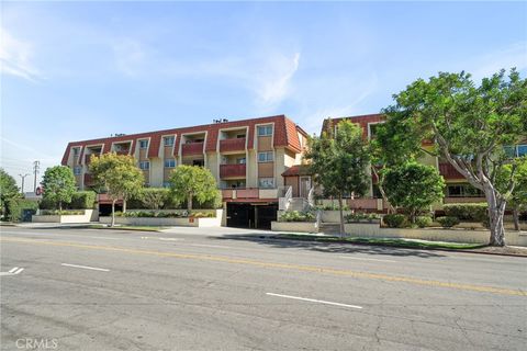 A home in El Segundo