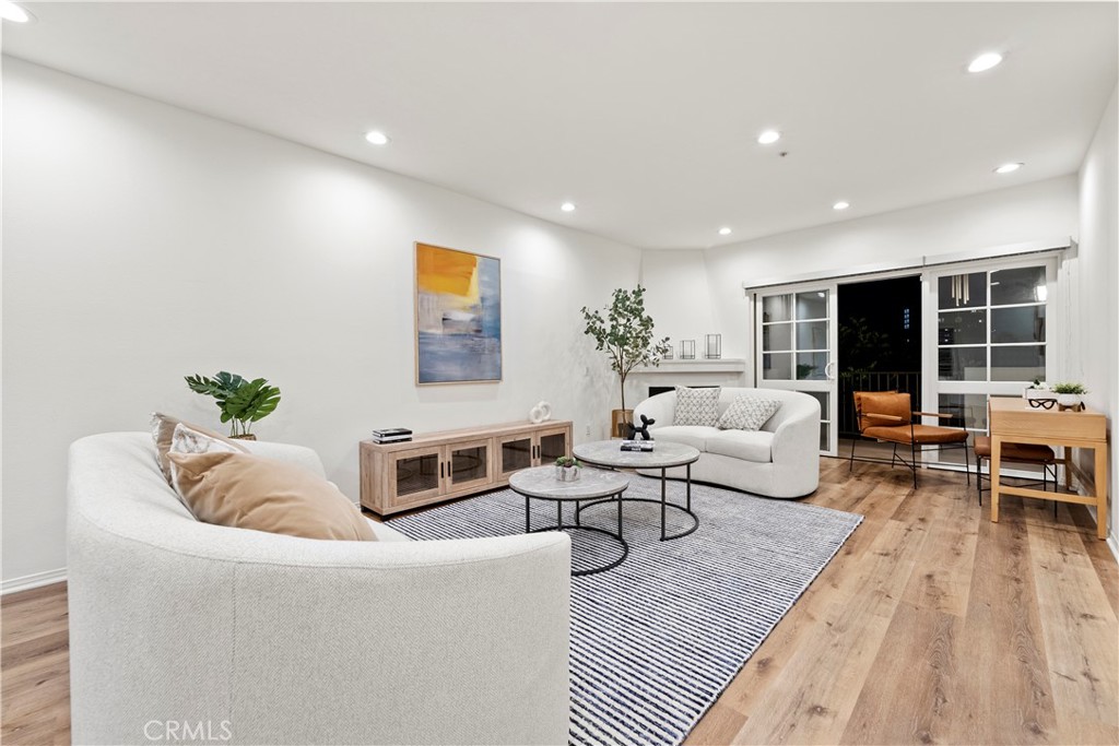 Photo 5 of 46 of 851 N San Vicente Boulevard 311 condo