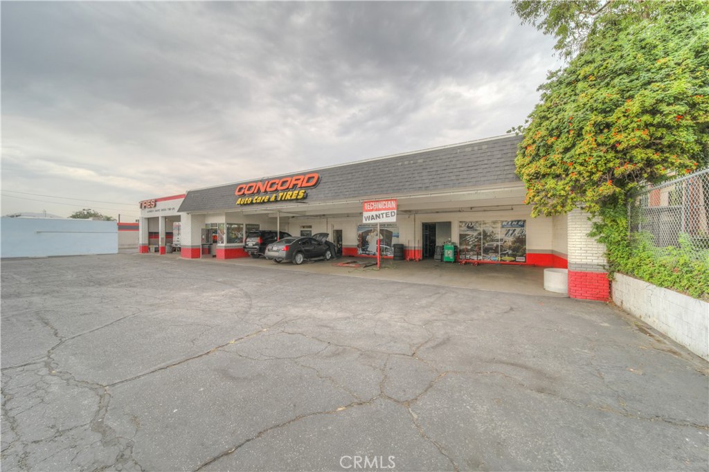 GREAT OPPORTUNITY!! Building is currently in use as Automotive Repair/Tire Shop. Boasts 6,600 square feet, and just short of one acre! High visibility area, AND EASY FREEWAY ACCESS! THE POSSIBILITIES ARE ENDLESS! Tenant has kept property in very good condition, and wants to stay. He has occupied the property for over 10 years, and has been a phenomenal tenant! The parking lot that is part of this property is also used by a couple of the surrounding businesses, but at no cost at this point. ONE MORE WAY TO MAKE INCOME! Please contact agent with any questions.