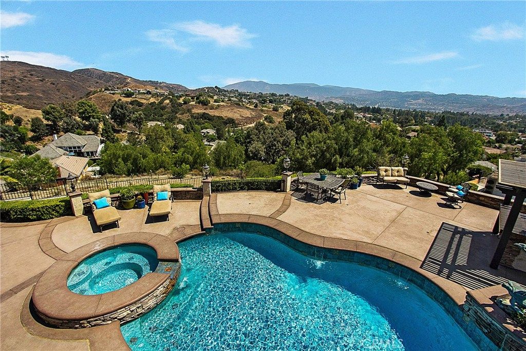 listing image 130722176536654599730
