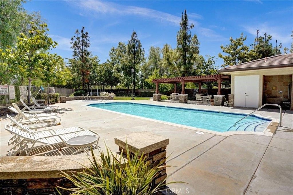 listing image 130725514153846139741