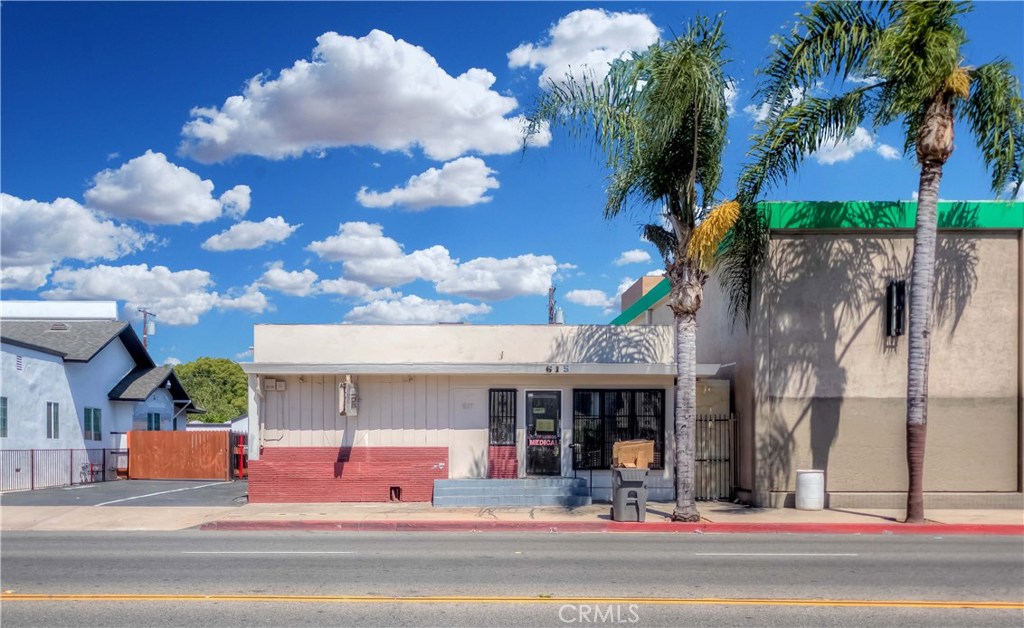Freestanding Single Story Medical/Dental office building. Waiting room, Reception, 3 Rest rooms, Laboratory, Storage, Kitchenette and on-site 10 parking stalls in rear of building. Street Frontage on S Main Street. Conveniently located in heart of downtown Santa Ana near many offices and government buildings. Easy freeway access, new exterior paint and new asphalt on parking.