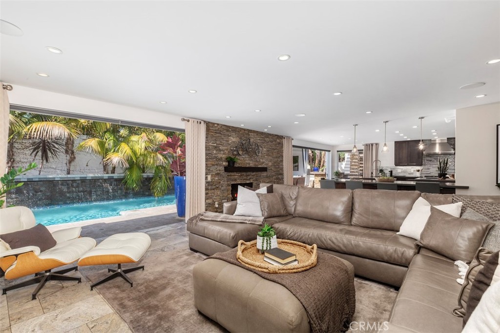 33841 Blue Lantern Street
