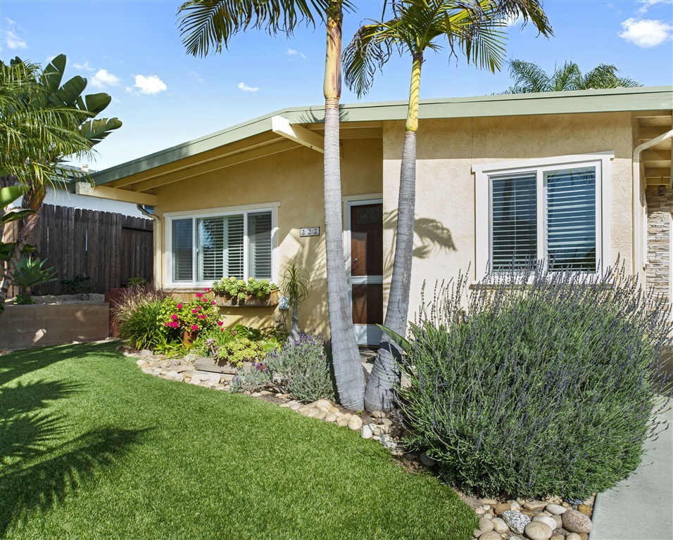 Charming twinhome less than 2 miles from Moonlight State Beach and downtown Encinitas. Well maintained with newer windows, relaxing back yard with decks, flagstone and patio cover. Galley kitchen with breakfast nook, ceiling fans, cozy brick fireplace in living room. No HOA fees or mello-roos fees. Wonderful Encinitas Location.. Neighborhoods: Pacific Serena Other Fees: 0 Sewer: Sewer Connected Topography: LL