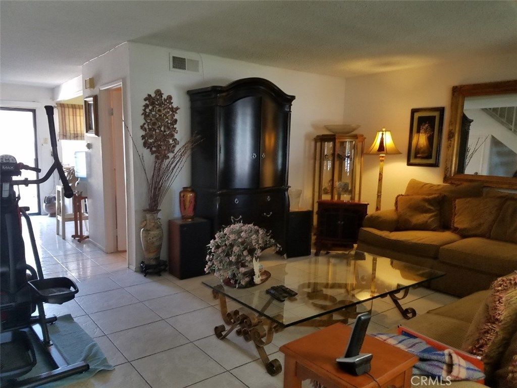 listing image 130720563003456090697
