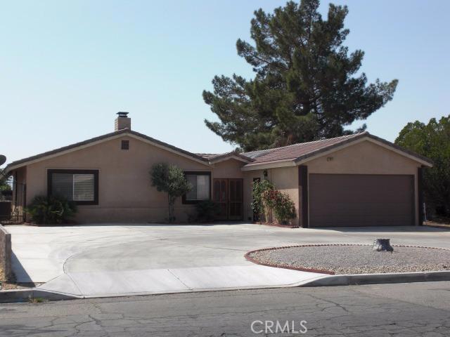 Very nice spacious home for lease. Will consider pet with additional deposit. Fenced with low maintenance yard upkeep. Step down living room, with skylights for lots of light. VERY large pantry in kitchen. Association Amenities: Pool, Golf Course, Beach, Gym, Tennis, Sauna, Spa/Hot Tub, Club House Pool Features: Common Pool Special Features: Underground Util, Garage Door Opener