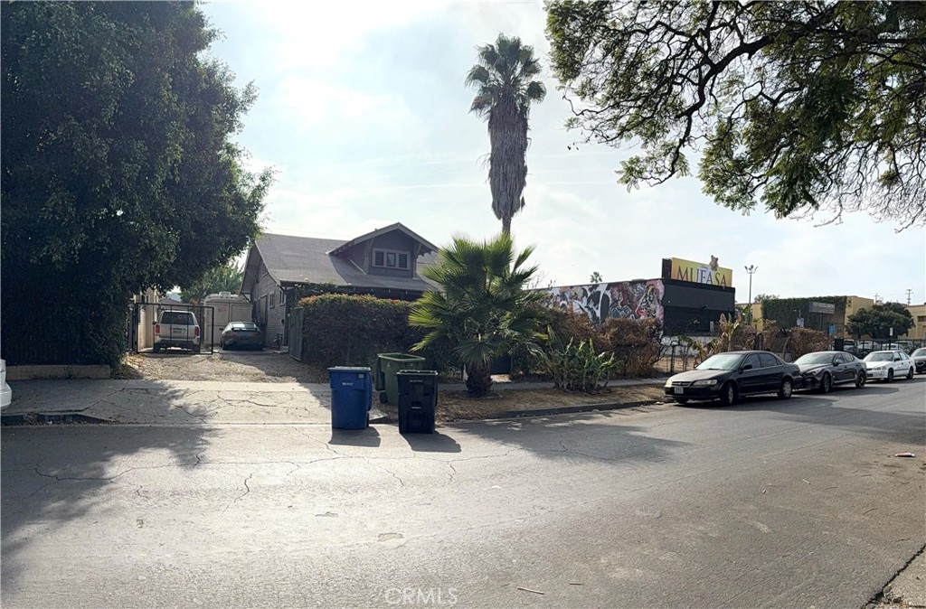 6132 Romaine Street