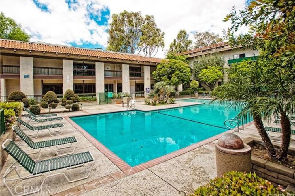 listing image 130729357483955080981