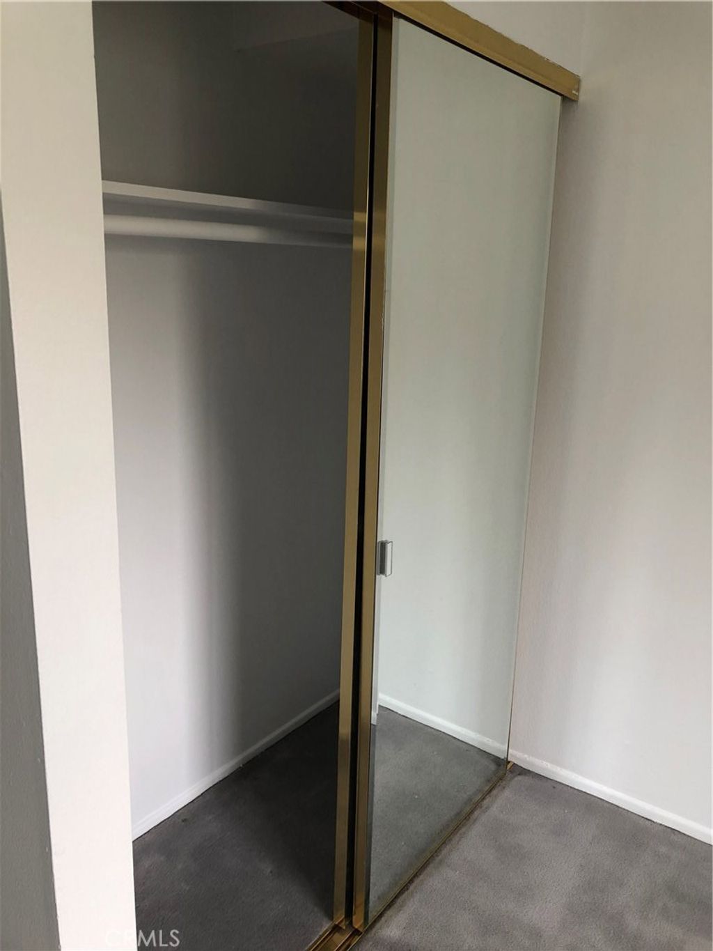 listing image 130728578627397463929