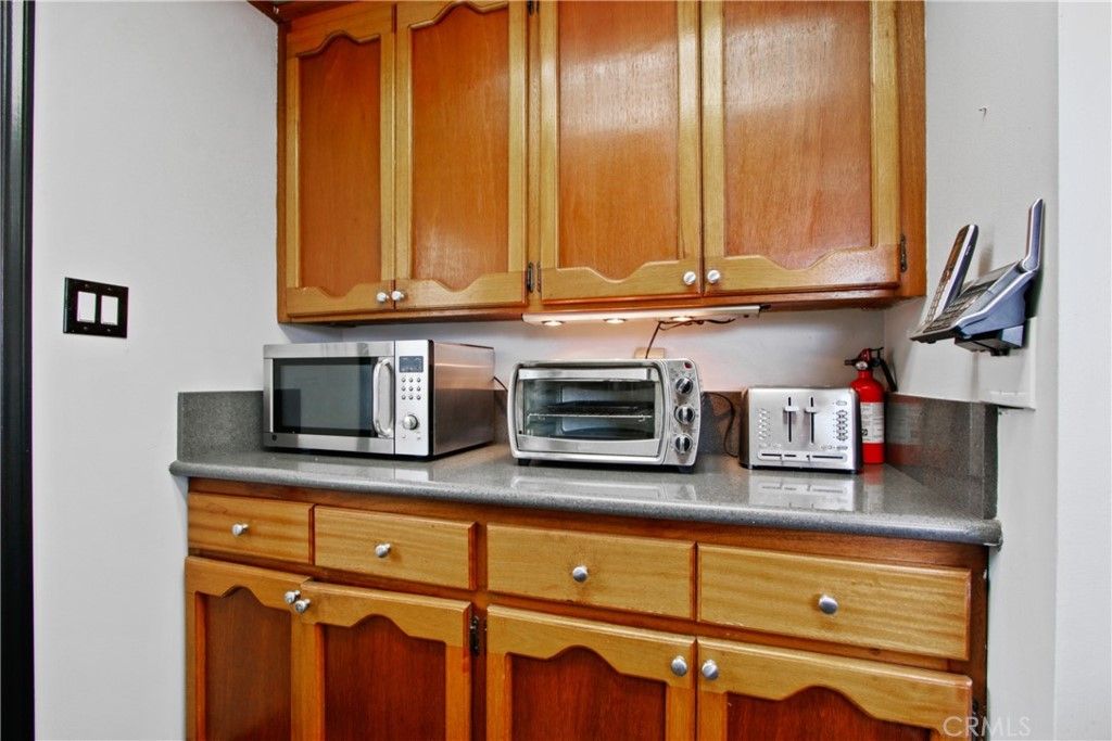listing image 130729299794396416965