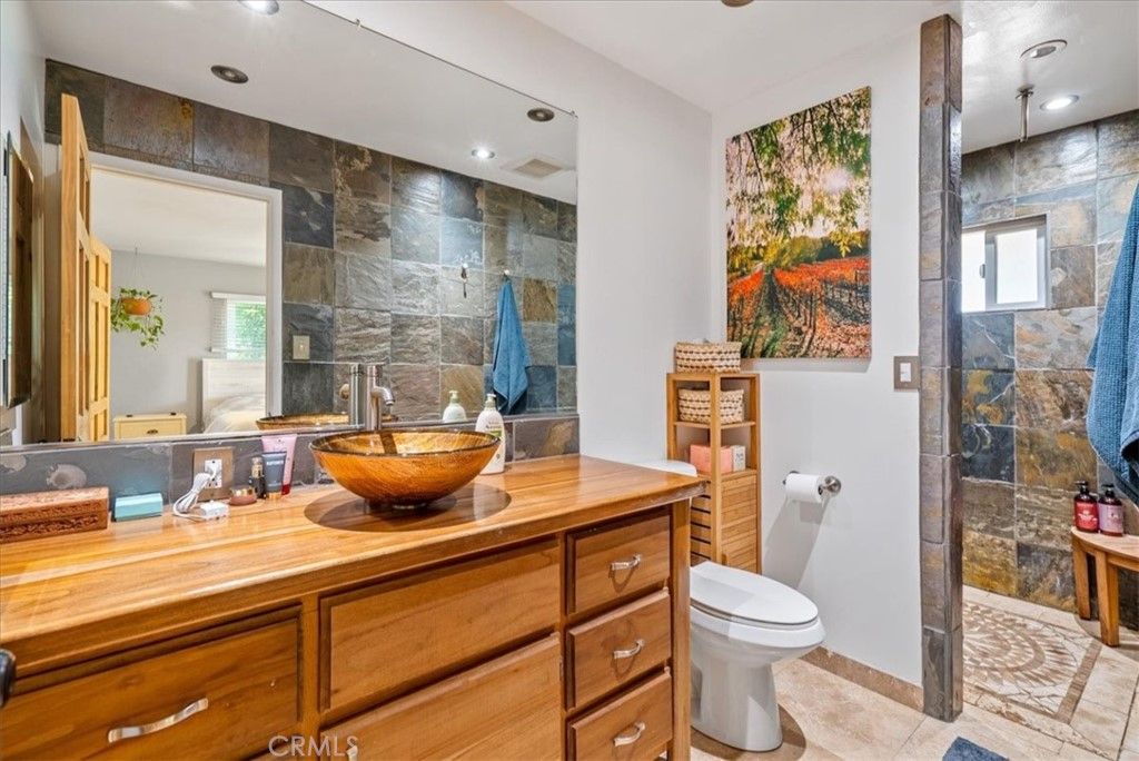 listing image 130724687364425843705