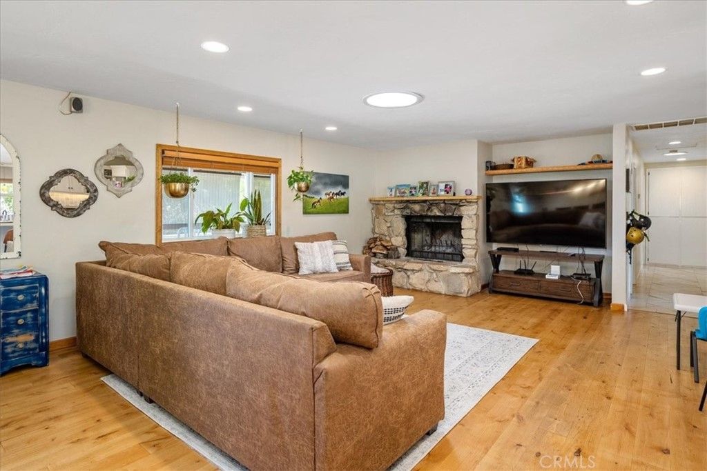 listing image 130721880982804476356