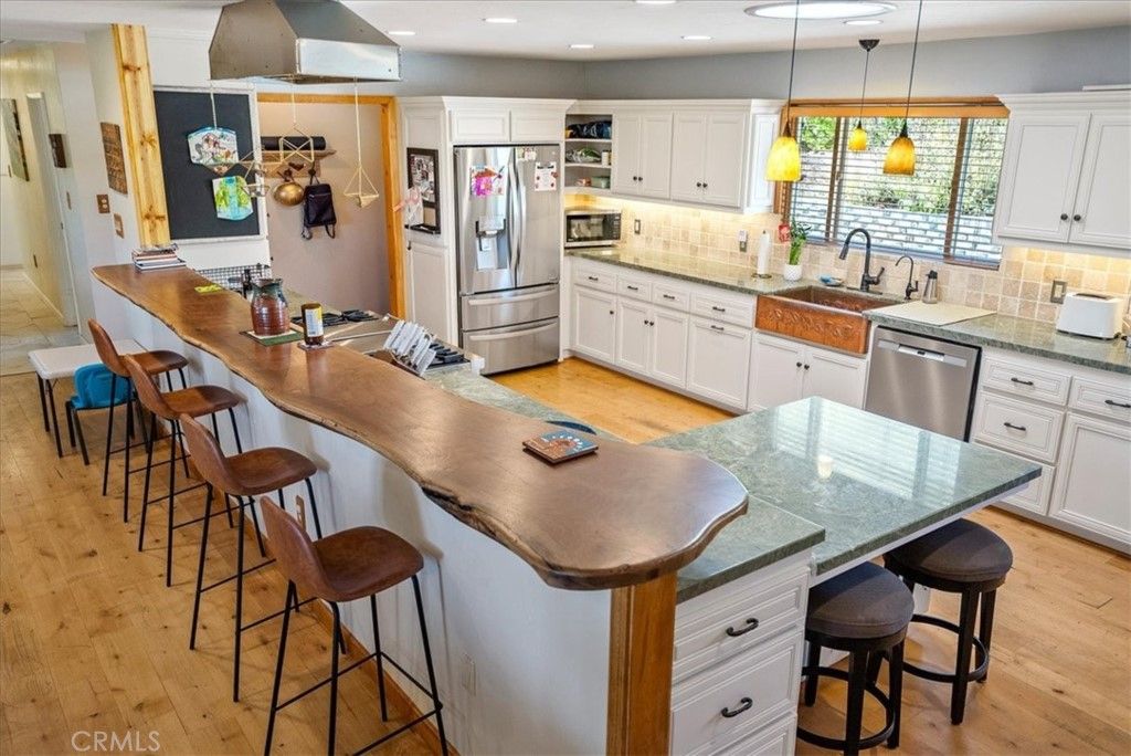 listing image 130723993403730905698