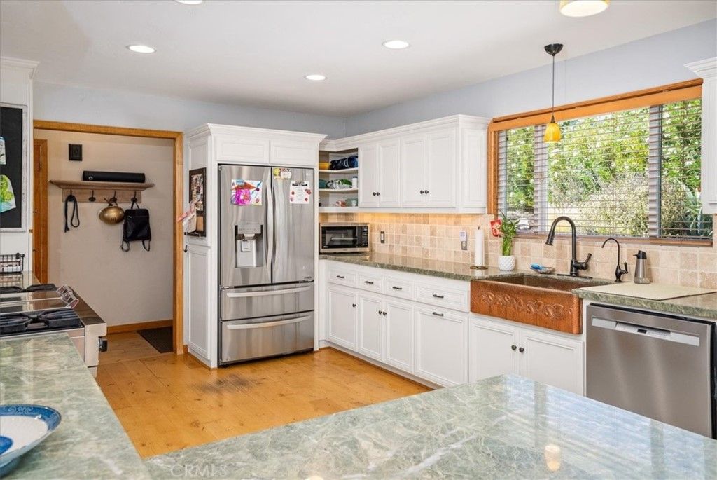 listing image 130725552137878802076