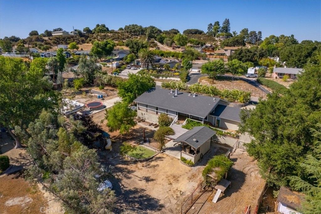 listing image 130722550541423466559
