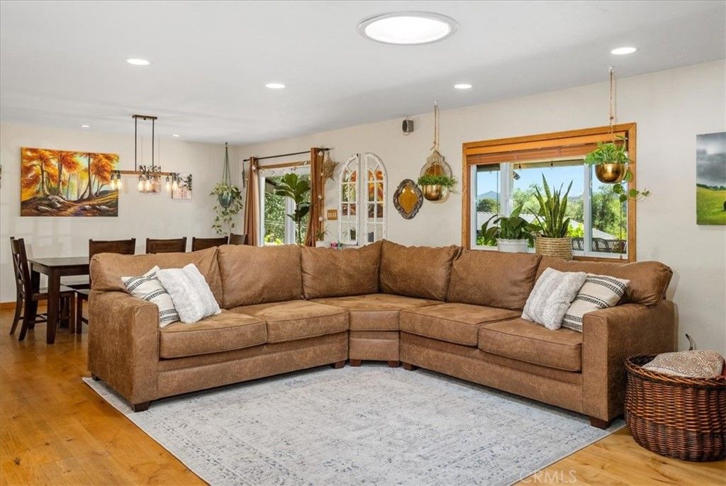 listing image 130725209416683578104