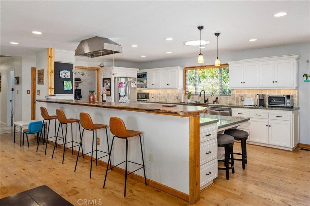 listing image 130728912522402238099