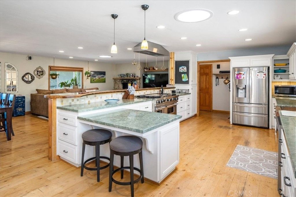 listing image 130720741796022710899