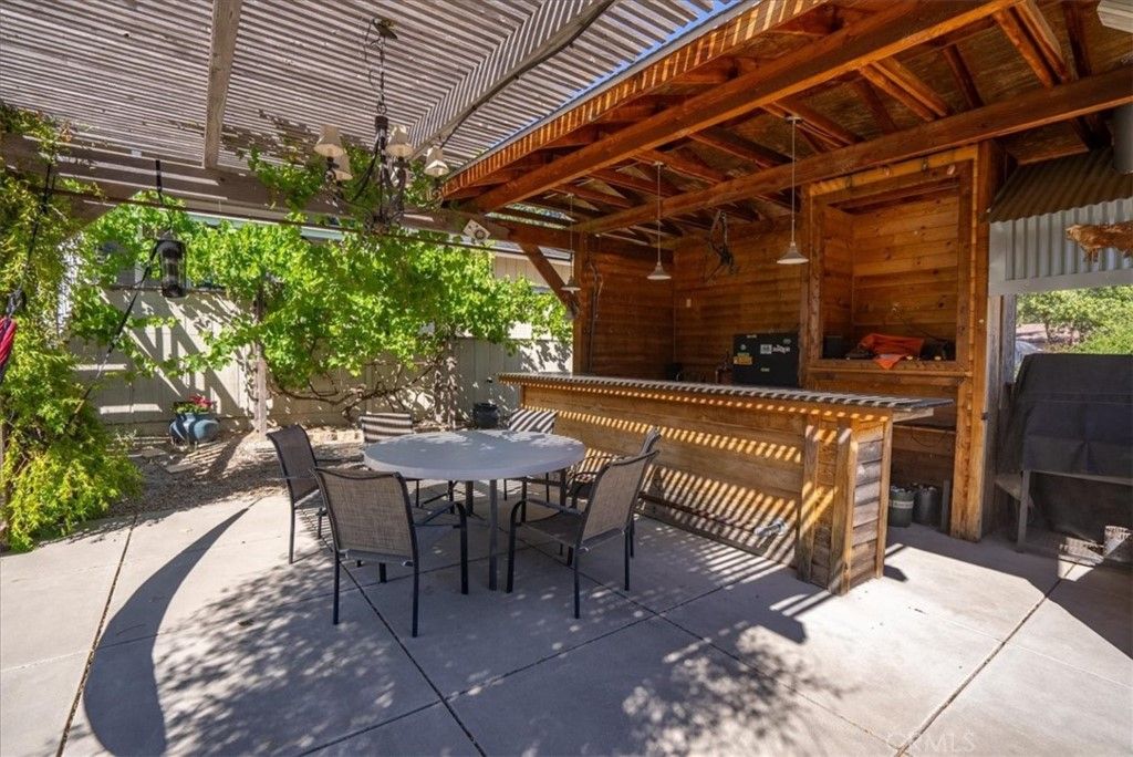 listing image 130724136906781252058