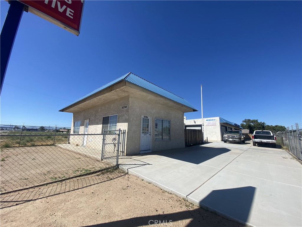 A smaller ±620 stand alone office building on the corner of Hesperia Rd. and Live Oak St. Unit #A is mostly open with one private office and restroom. It comes with a private back yard with front and side yards leading to the street. Right next to Shattuck's Automotive, a well-established auto repair business that is on the same property as the Subject. Parking is available inside the chain link fence, shared with the automotive shop. Hesperia Rd is a main connector between Hesperia and Victorville cities with over 20,000 cars a day driving through. For a starter office business, this may be ideal.