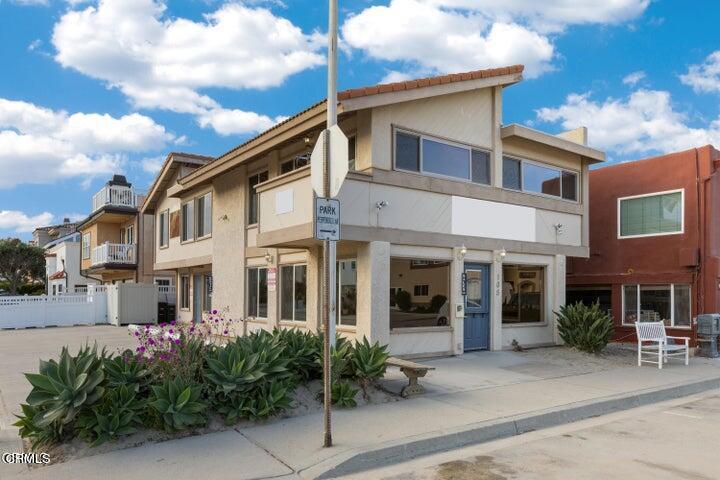 105 Los Altos Street