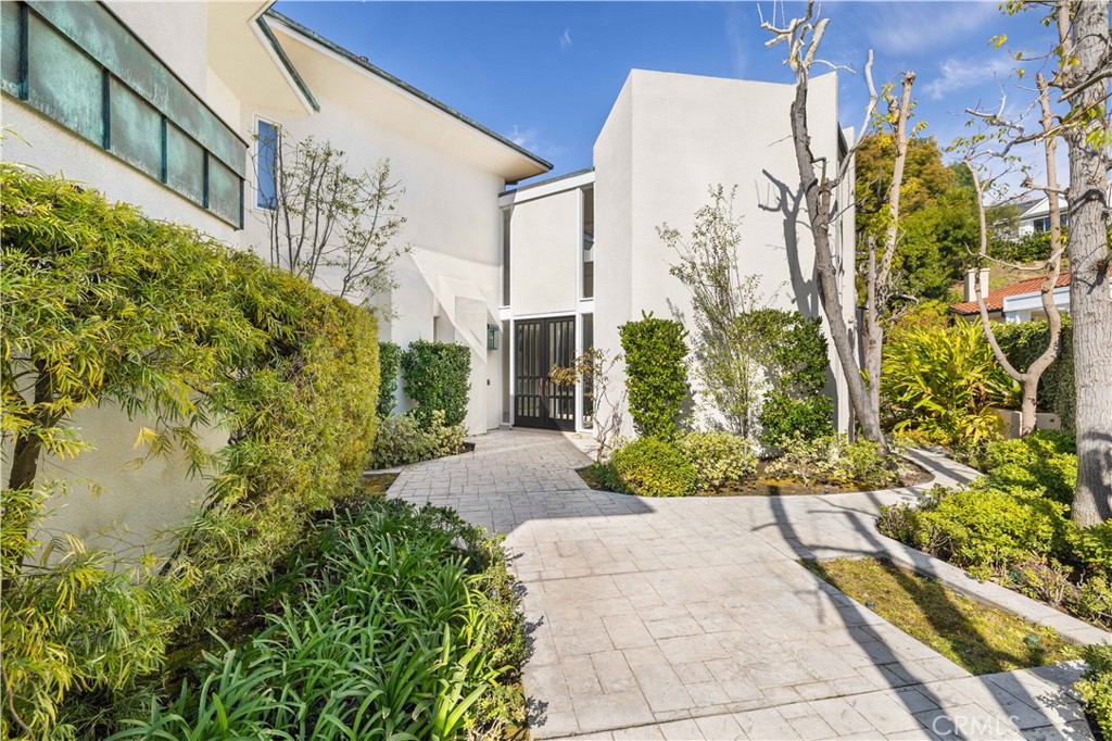 2 Inverness Lane