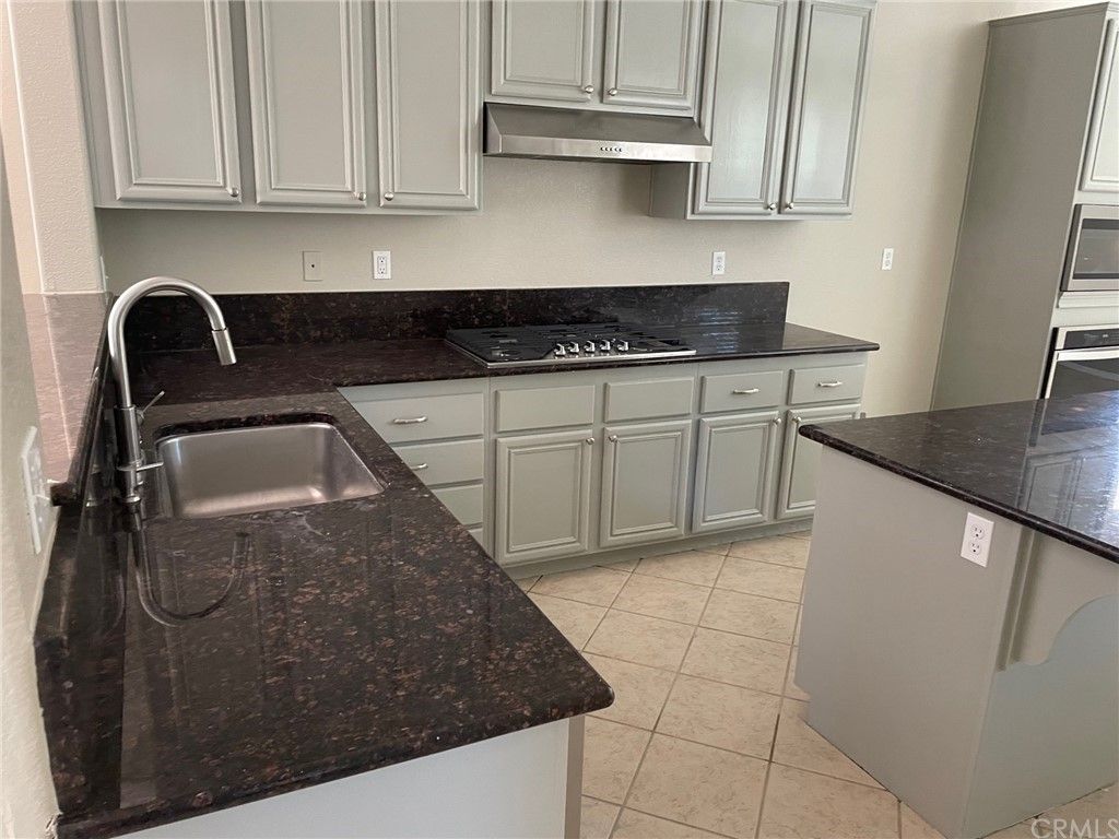 listing image 130725562488632029729