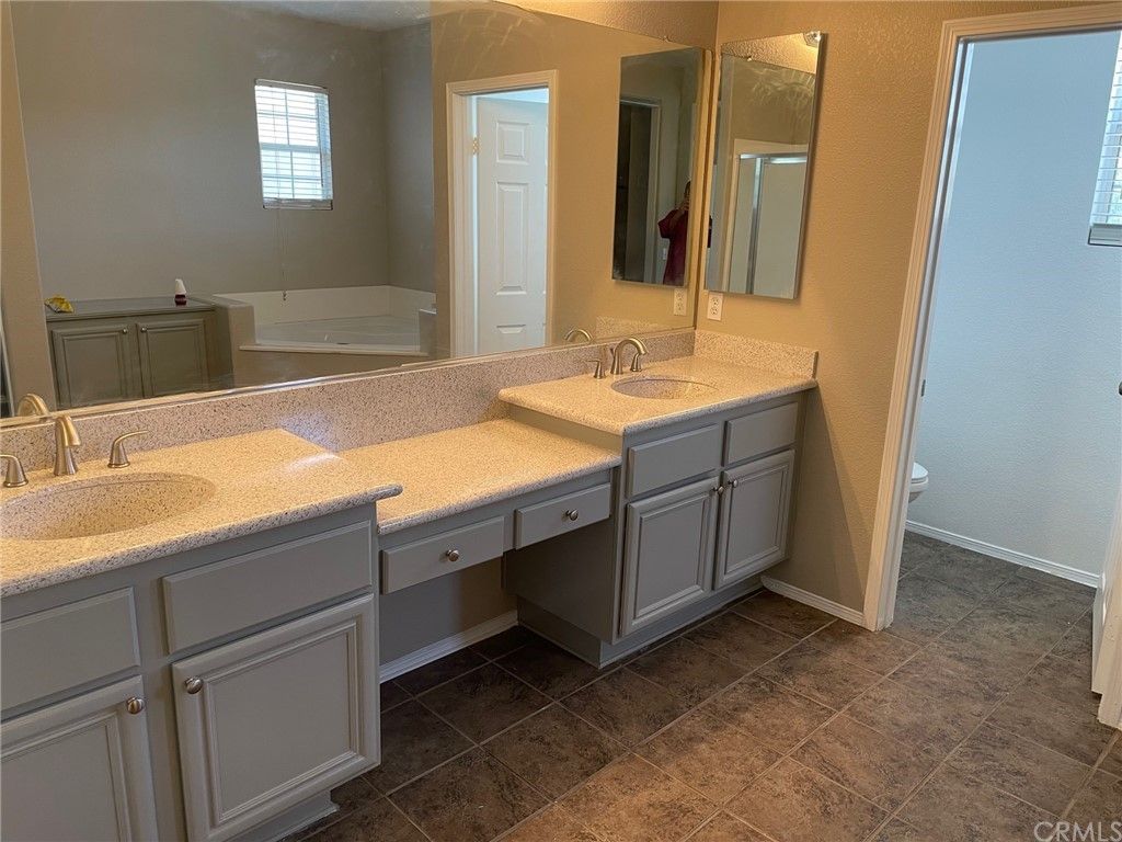 listing image 130723747502677065883