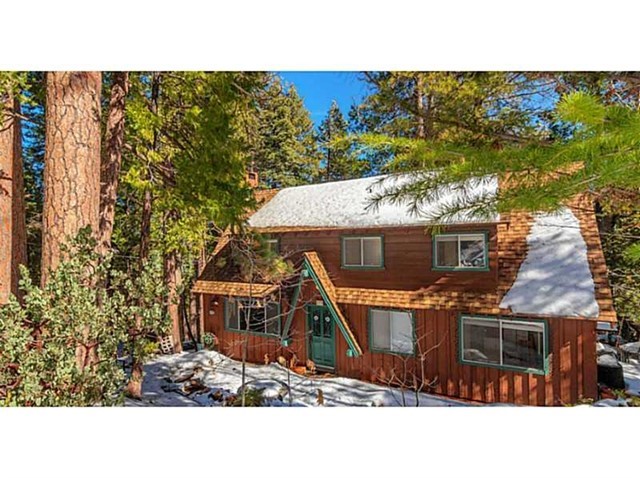 All About The Setting!! This Clean 4 Bedroom/2 Full Baths, 1,486 Sq Ft Family Cabin Offers A Tranquil Setting Within Tall Pines! Kitchen And Bathrooms Have Been Updated, New Roof Installed January 2017, Large Front Yard Entertaining Patio, And A Peaceful Rear Deck Overlooking The Forest. Fenced Dog Run Area And Driveway Parking For 3 Cars. Move In Ready With Full Lake Rights To Private Lake Arrowhead!