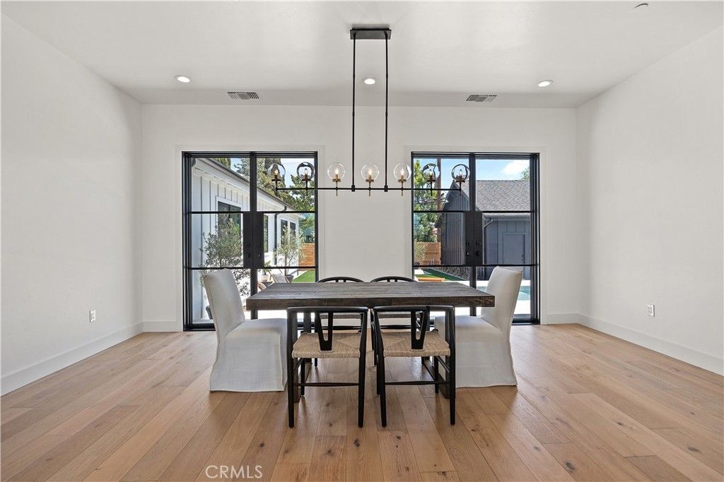 listing image 130727773980669565987