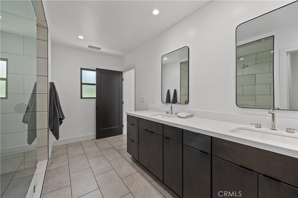 listing image 130723237297659922467