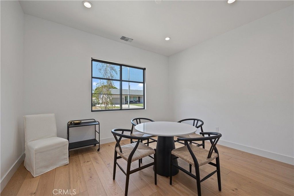 listing image 130728012042392027236