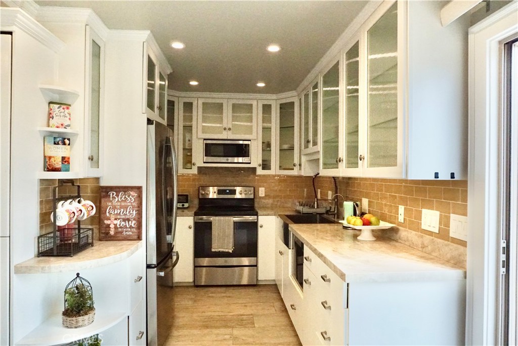 711 Pacific Coast Highway 301