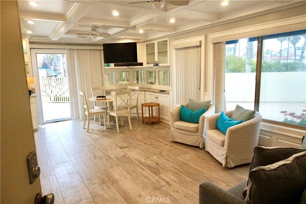 711 Pacific Coast Highway 301