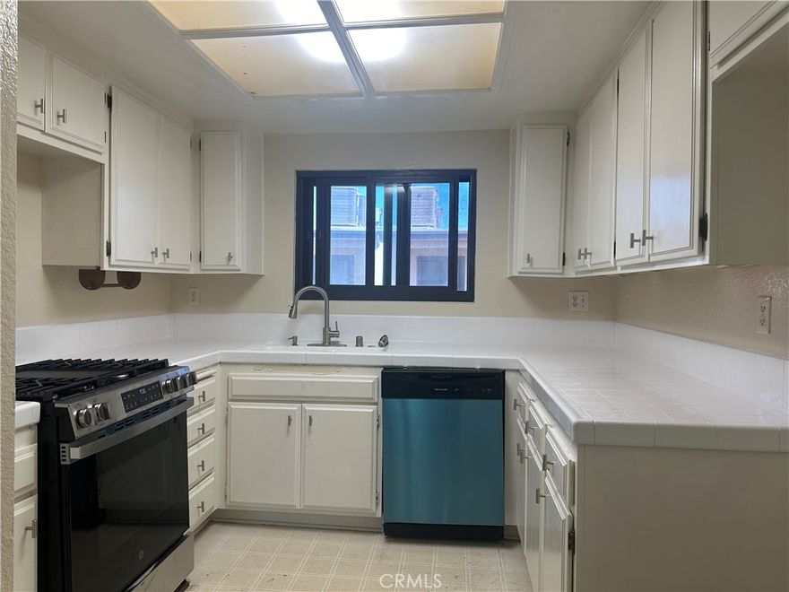 ***950 Virginia Street, APT#301 El Segundo, Ca 90245***  THIS IS THE ONE YOU HAVE BEEN LOOKING FOR THIS BEAUTIFUL RENTAL IS IN THE BEST AREA OF EL SEGUNDO and The Price has just been REDUCED. Now not only is it the Nicest in the Area but the most reasonable. Don't miss out you won't find one Better!!!! HAVE THE PEACE OF MIND THAT YOUR SECURE AND SAFE IN THIS BEAUTIFL 2-Bedroom 2-Bathroom Condo. DONT LET THIS ONE GET AWAY CALL FOR AN APPOINTMENT TO MUCH STUFF TO LIST PRIVATE PARKING, PRIVATE LAUNDRY, COMMUNITY JACUZZI. THIS BEAUTIFUL RENTAL HAS IT ALL. NEW STOVE AND DISHWASHER. OWNER HAS A WASHER and DRYER that she will be leaving for Tenant Semi-New. Unit is located o n the 3rd Floor and has 2 Parking Spaces  for Parking your vehicle these parking spaces are side by side to each other. OWNER PAYS for Water, Trash and Association. Tenant only pays for Electrical Bill. Carpet has been professionally cleaned after pictures were taken Condo looks brand new and Beautiful must see to appreciate!!!   



******Carpet has been professionally cleaned after pictures were taken Condo looks brand new and Beautiful must see to appreciate!!!******