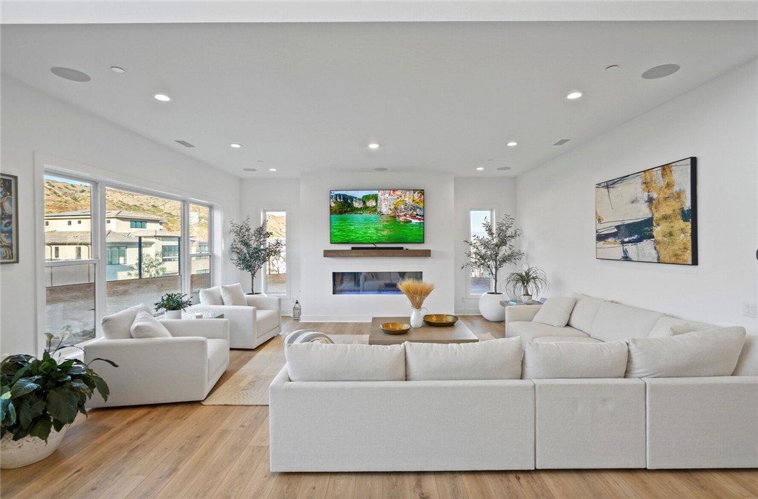 Properties 4 20133 W Galway Ln