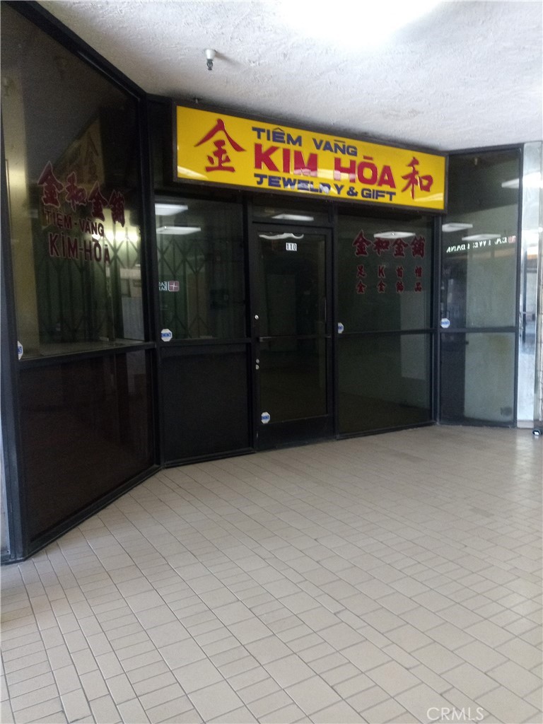 Retail or office space for lease. It is in the center of Chinatown on Hill street. Please come and look to see if it is suitable for your need. There is underground parking available in the building for a fee.