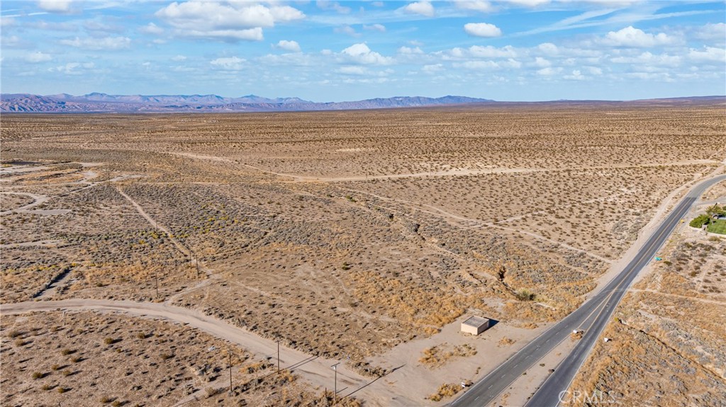 Endless Possibilities in Kern County - 23.62 Acres in Cal City
Utilities conveniently located at the corner of the lot, ready for development. Prime land with countless possibilities and uses. Ideal location in the growing city of Cal City, with easy access to major highways. Rare opportunity to own a sizable acreage in this desirable region of California. Bring your vision to life on this versatile, well-situated parcel of land.