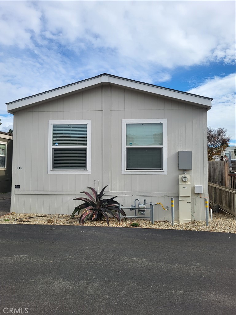 Rare large newer 3 bed, two bathrooms in desirable south peak. close to all slo has to offer.