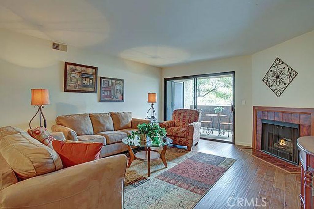 listing image 130729530088155551528