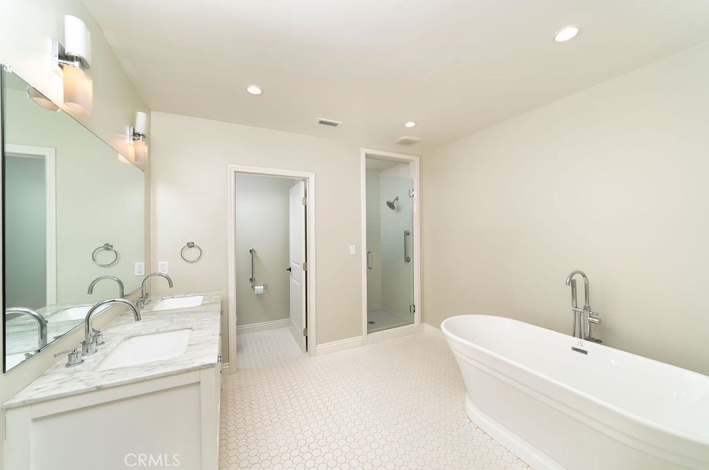 Photo 10 of 21 of 6222 E Conant Street house