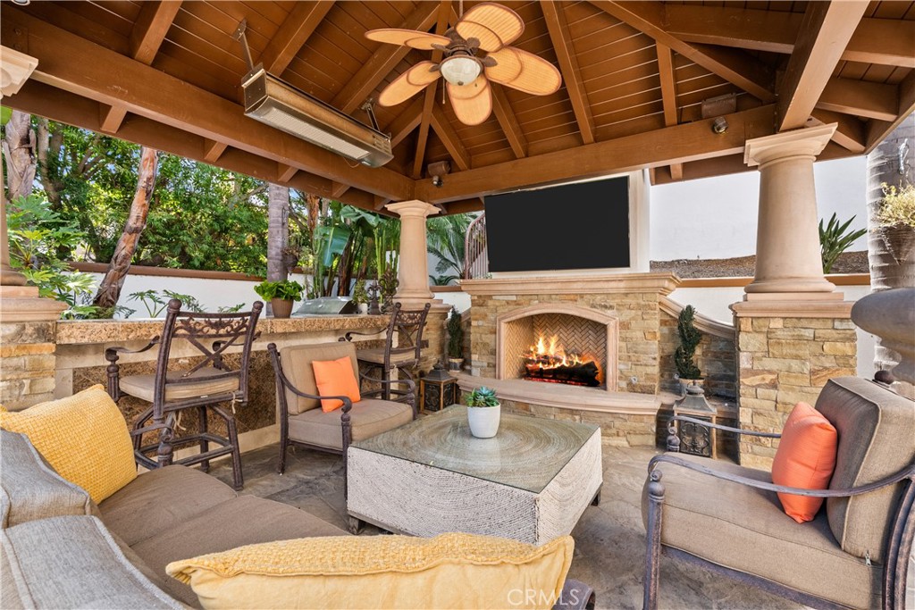 6 Poppy Hills Road