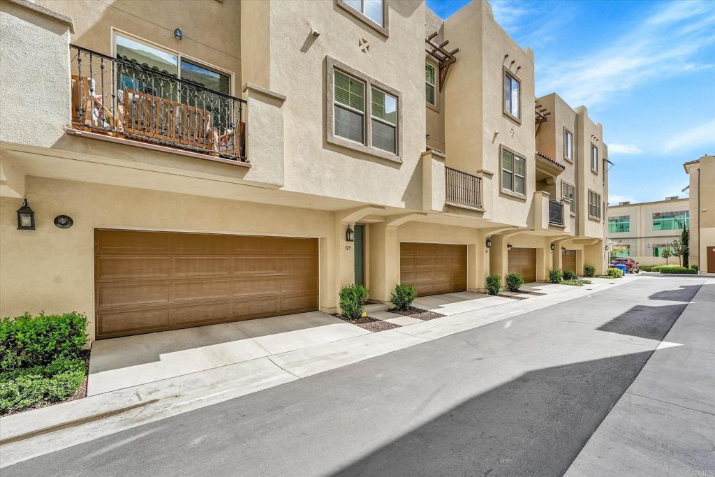 325 PADDLE Court