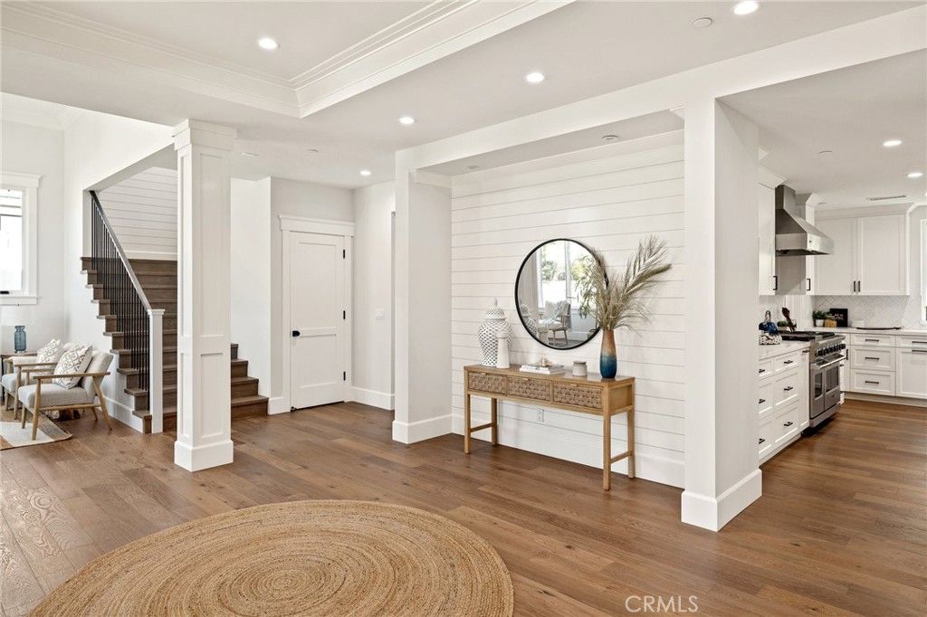 listing image 130729632105161194250