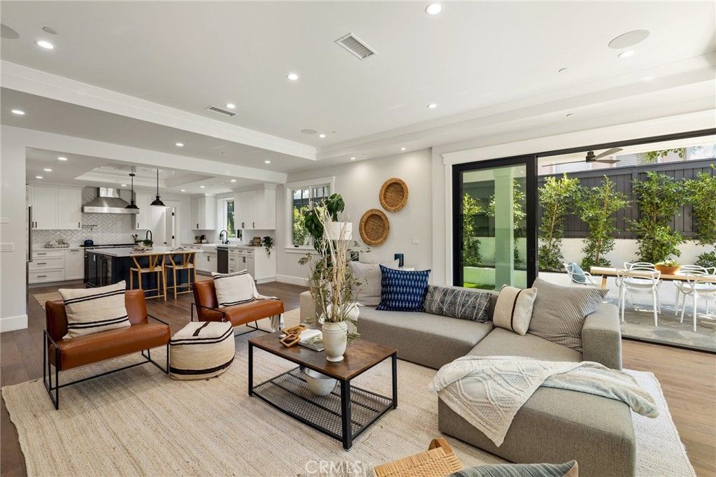 listing image 130720087168356671913