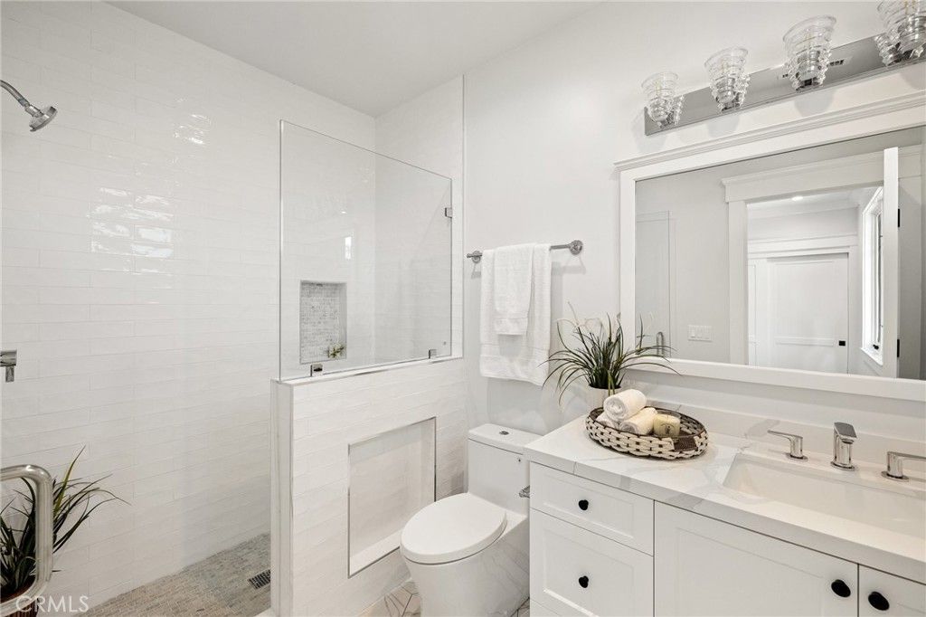 listing image 130720097801875614759