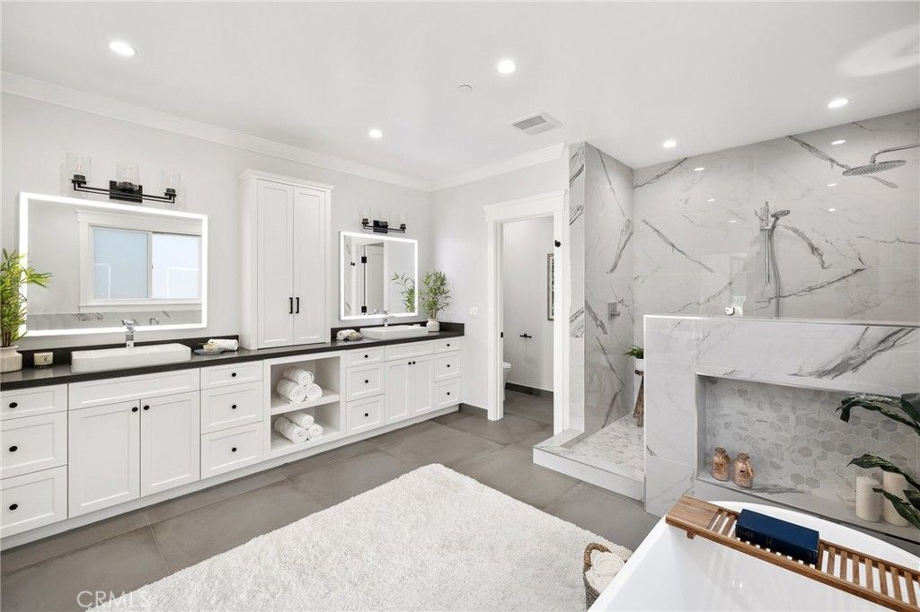 listing image 130723687895319671406