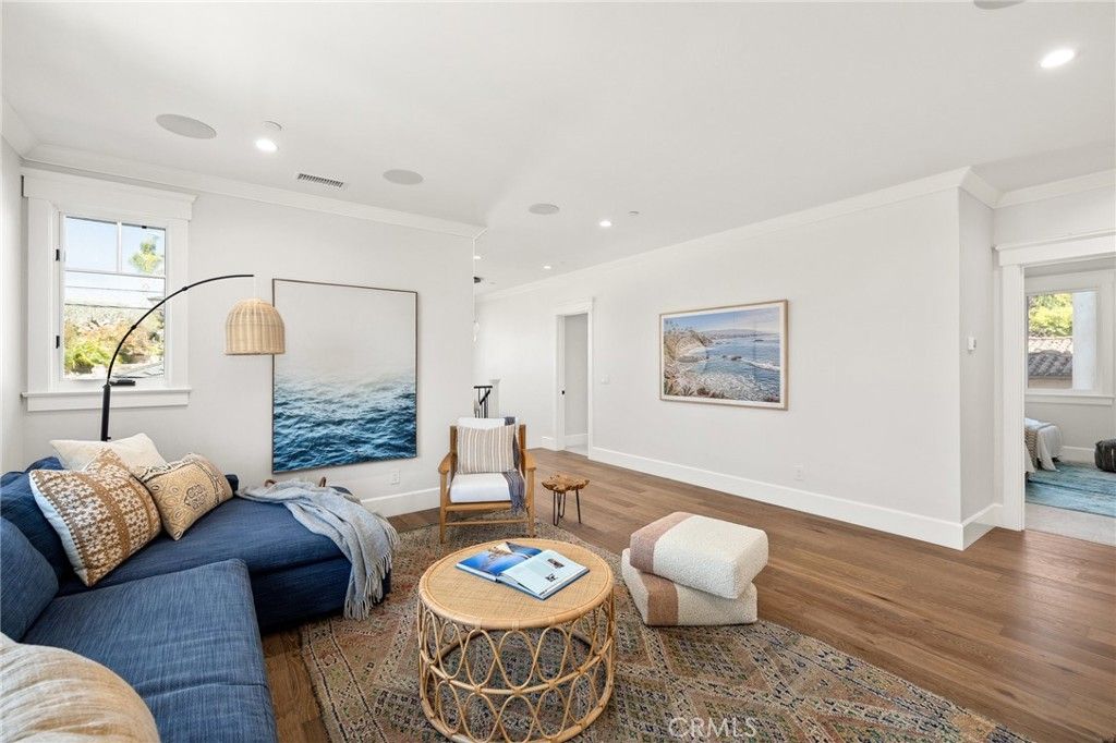 listing image 130723774583532853206